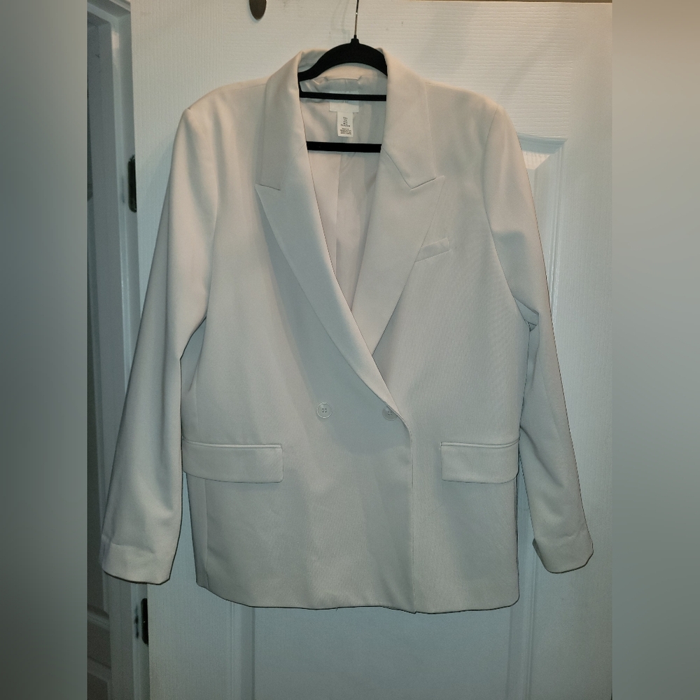 H&M Cream Minimalist Blazer with Notched Lapels, Free Gift Included